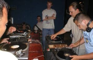 Czy warto się szkolić na DJa? Może kurs DJ ? DJ KURS Czy warto się szkolić na DJ 'a?