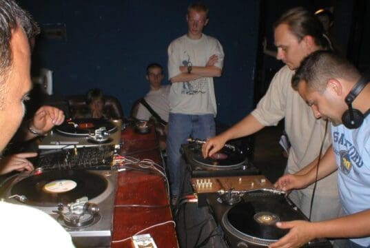 Czy warto się szkolić na DJa? Może kurs DJ ? DJ KURS Czy warto się szkolić na DJ 'a?